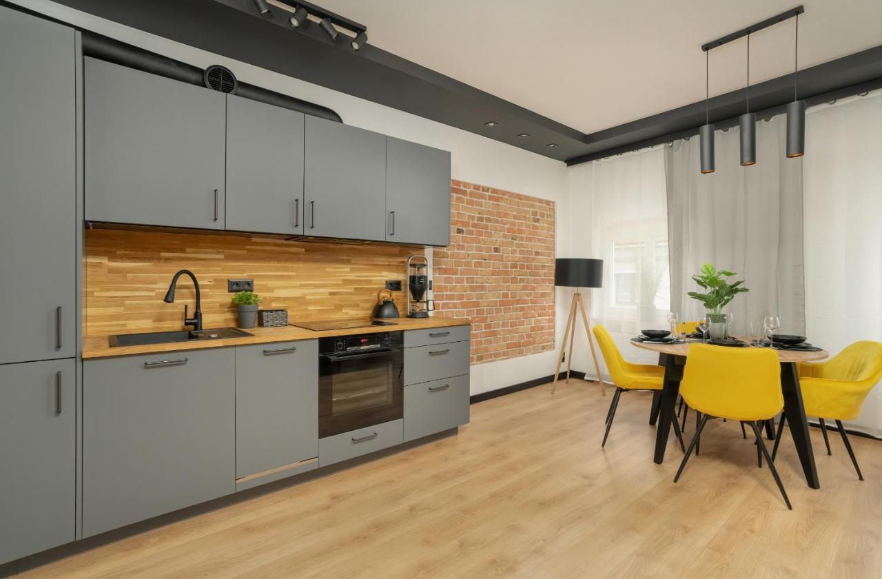 Komeda Apartment Hidden In Poznan Old Town By Noclegi Renters Extérieur photo