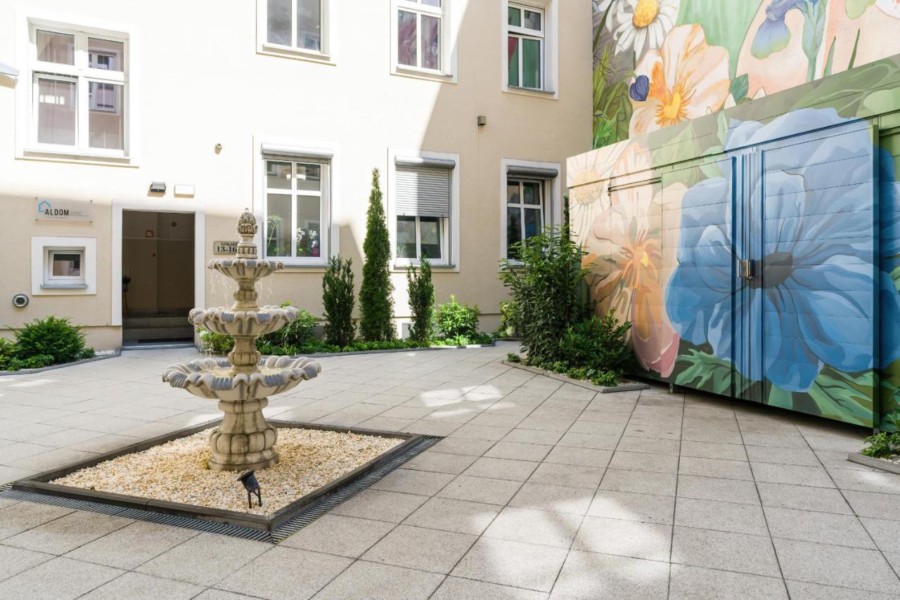 Komeda Apartment Hidden In Poznan Old Town By Noclegi Renters Extérieur photo
