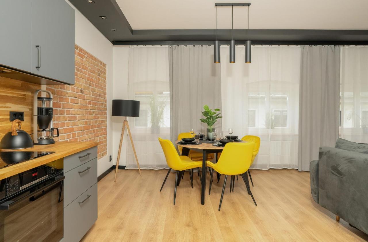 Komeda Apartment Hidden In Poznan Old Town By Noclegi Renters Extérieur photo