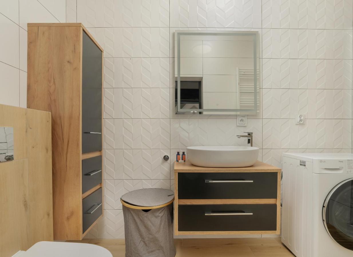 Komeda Apartment Hidden In Poznan Old Town By Noclegi Renters Extérieur photo